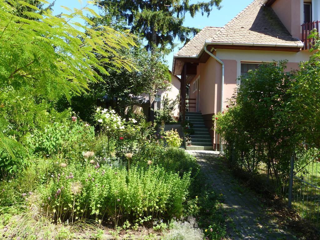 Liget Szallashely Berettyóújfalu Exterior foto